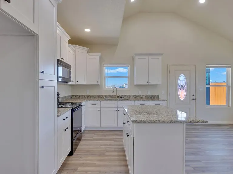 1020 N Eva Ave — Photo 5