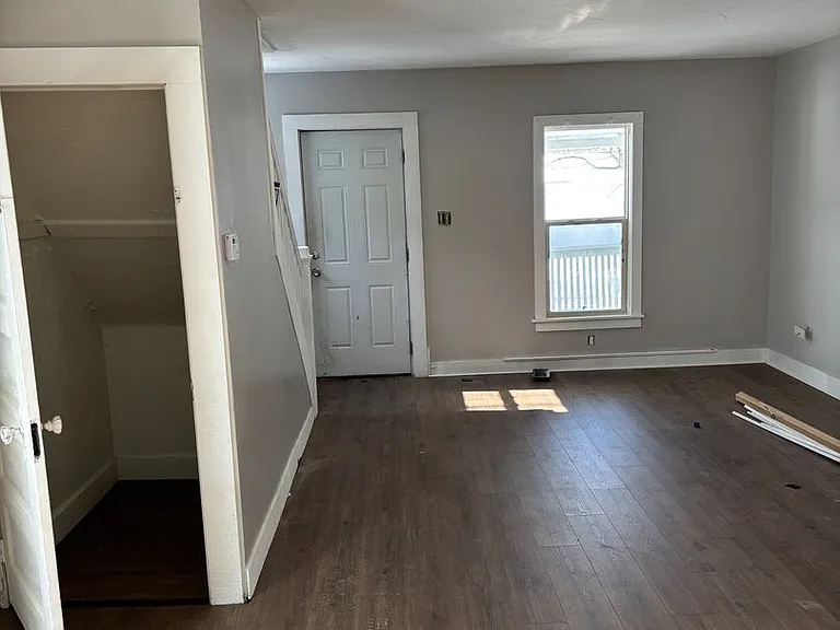 835 Carlysle St — Photo 9