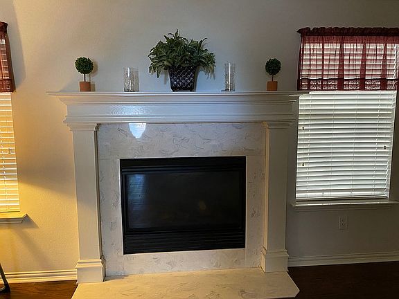 Natural gas fireplace