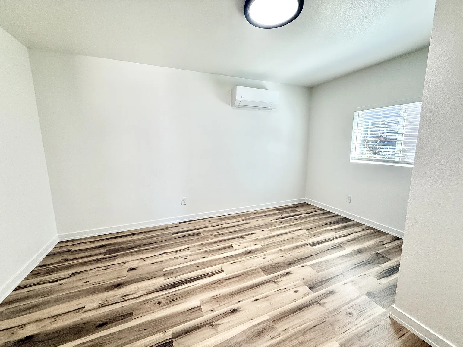 2442 Mountain View Drive - 1 — Photo 3