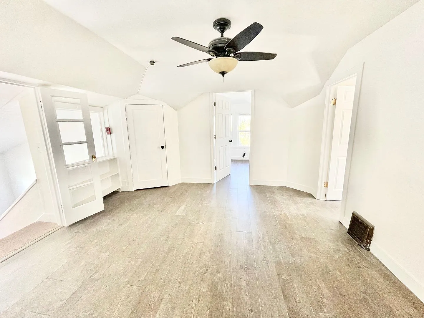 Gorgeous Remodeled 2 Bed, 1 Bath on South Hill! *$500 OFF!* — Photo 2