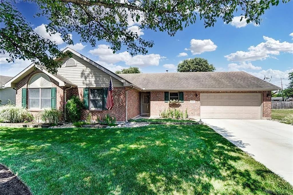 422 Joellen Pl photo 1