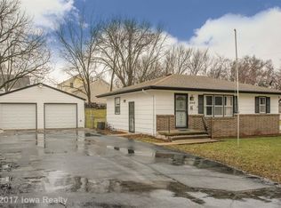 1040 Rittenhouse St, Des Moines, IA 50315