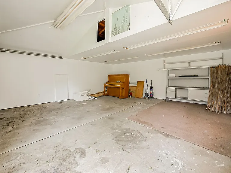 1147 E Brockton Ave — Photo 25