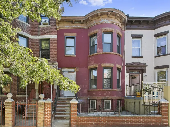 1558 Saint Mark'S Avenue