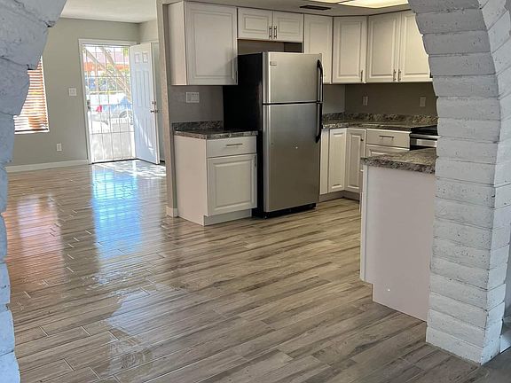 5th image of 108 E Melrose Dr