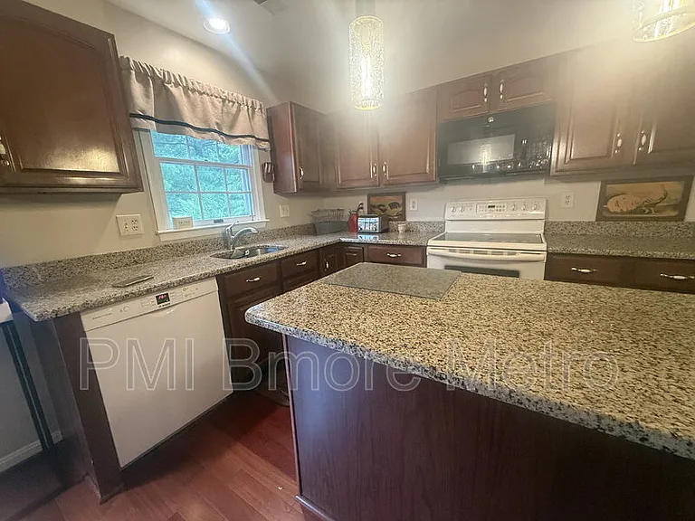 906 Hidden Moss Dr — Photo 5