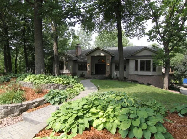 925 Palm Cir E, Maplewood, MN 55109