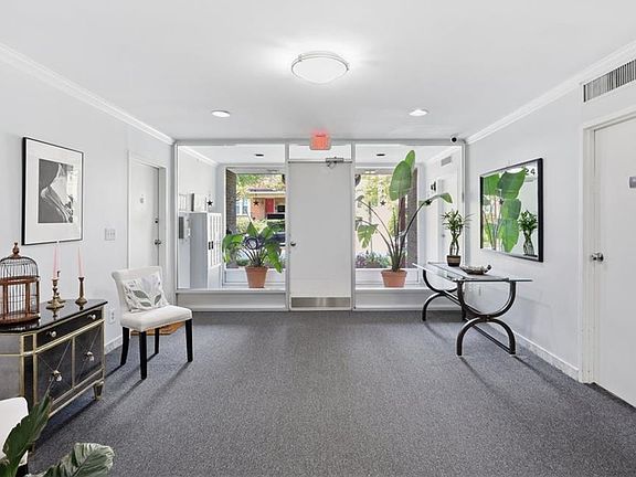 4th image of 1024 Gates Ave #1