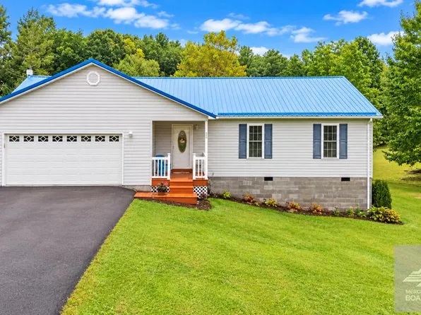 99 Twin Oakes Dr, Peterstown, WV 24963