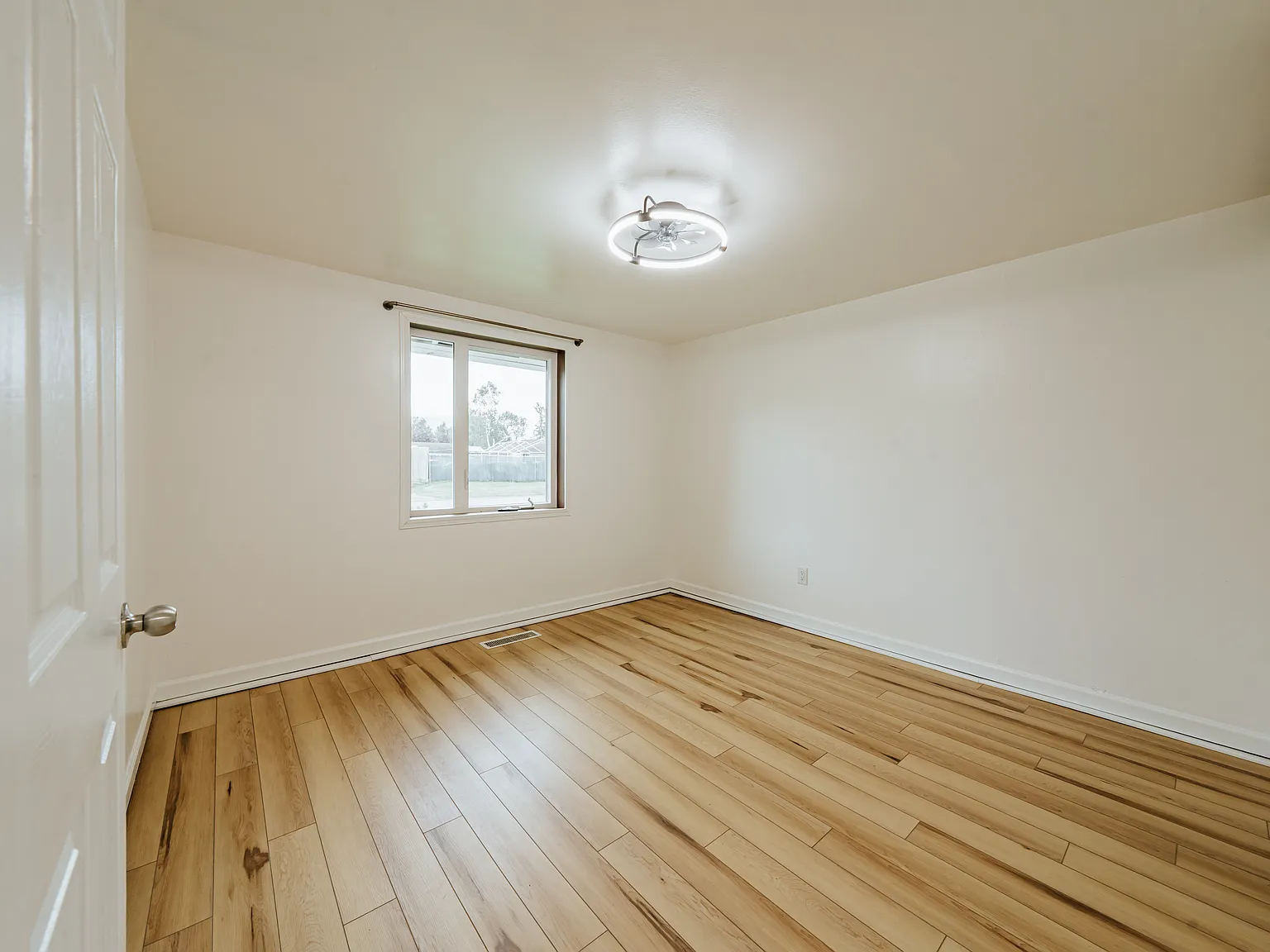 2 bed, 728 sqft, $2,600 — Photo 3