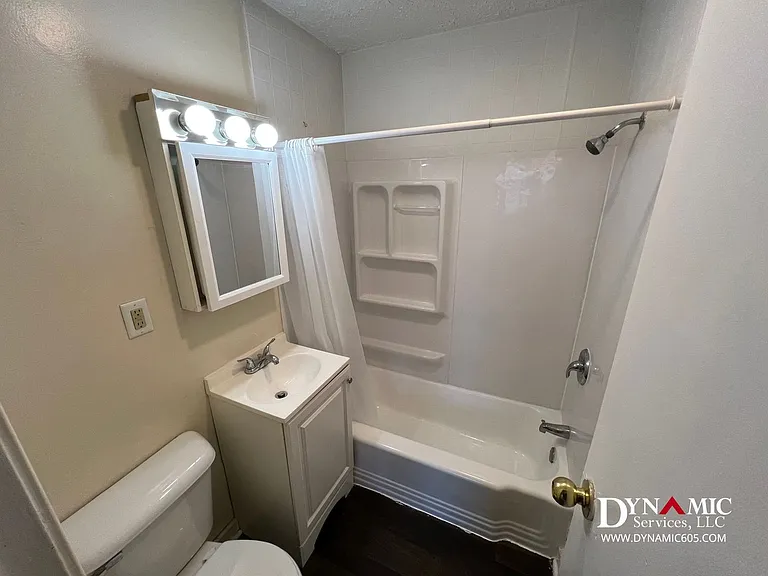 910 W 10th St #2 — Photo 9