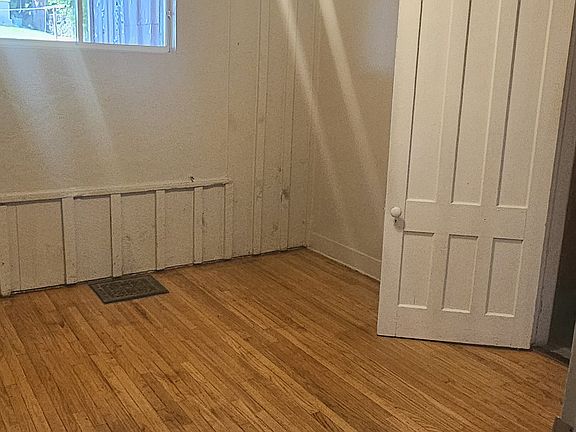 4th image of 511 Elizabeth St #1