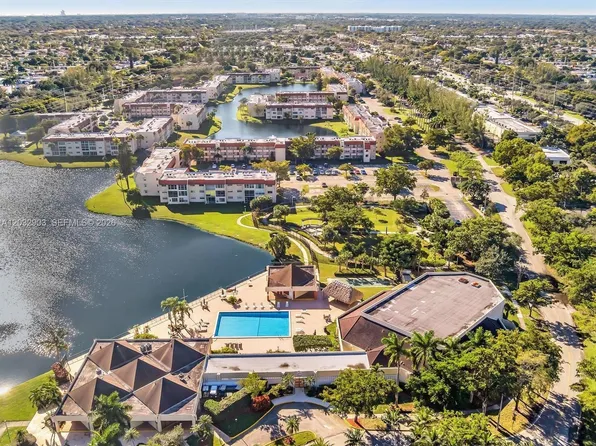 9041 Sunrise Lakes Blvd APT 106, Sunrise, FL 33322