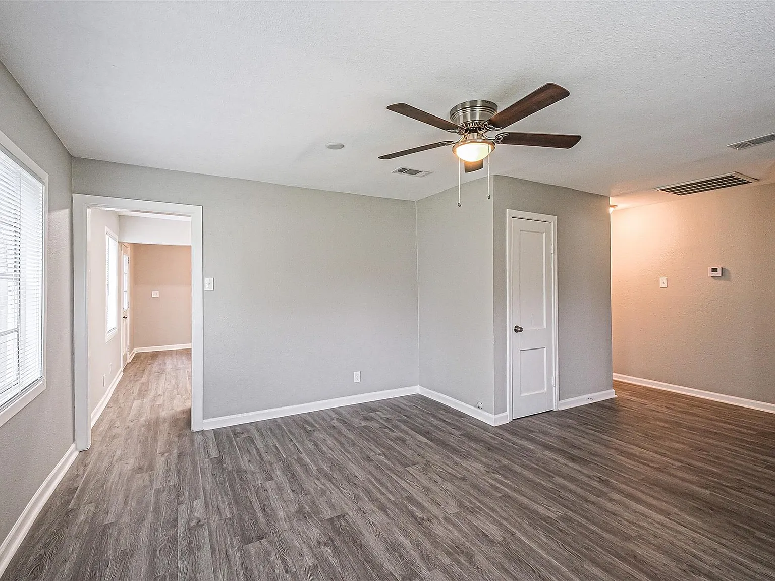 3 bed, 1.0 bath, 1328 sqft, $1,650 — Photo 3