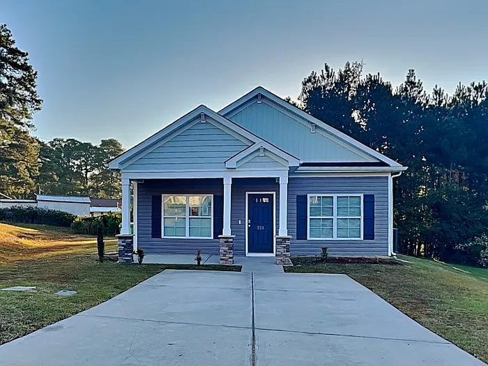 3 bed, 2.0 bath, 1241 sqft, $1,695 — Photo 1