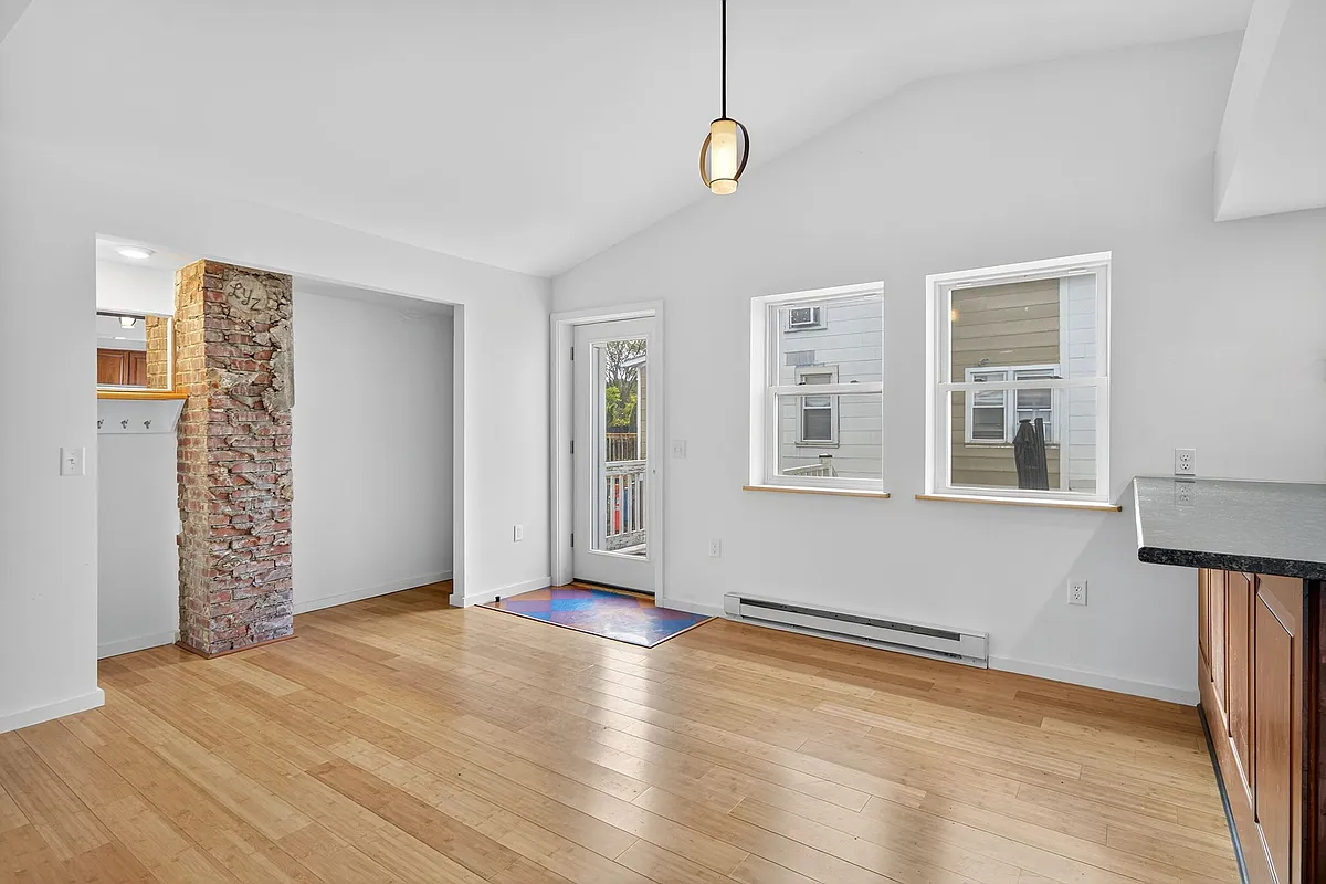 Building Photo - 321 N Fulton St #1