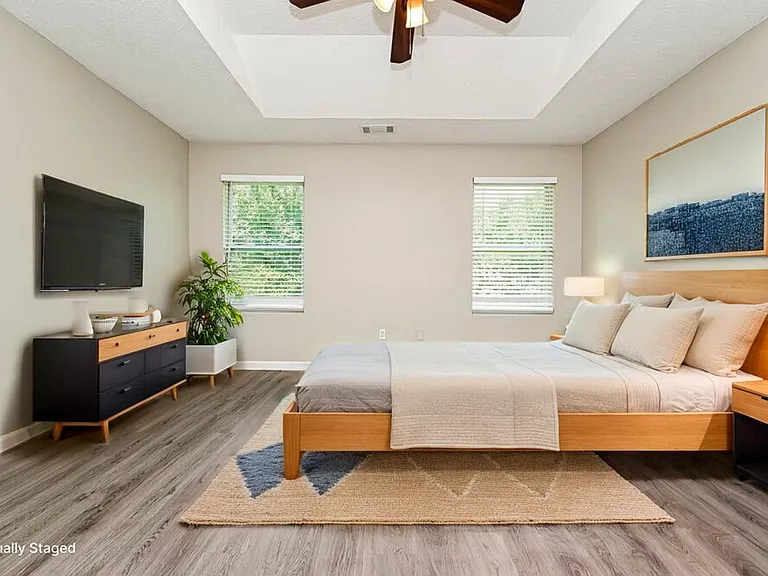 172 Marsh Glen Dr — Photo 12