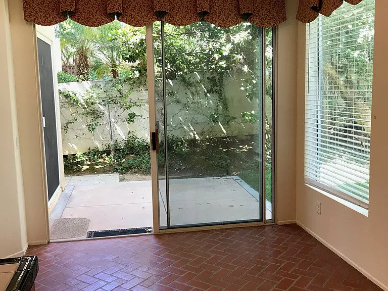 Breakfast nook area