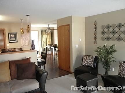 Open Floor Plan
						:
						New laminate flooring