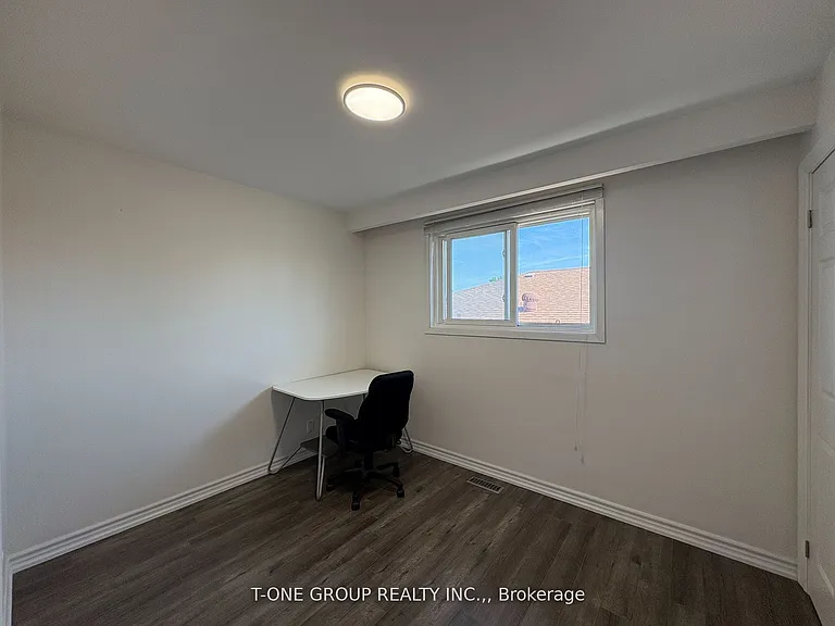 34 Navaho Dr #UPPER FL — Photo 11
