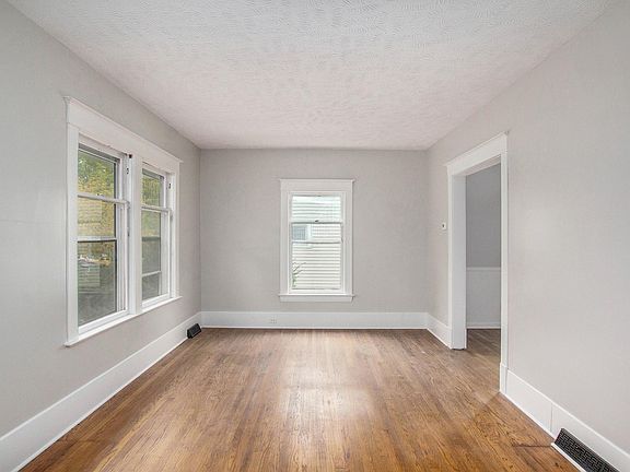 3rd image of 67 Benjamin Ave NE