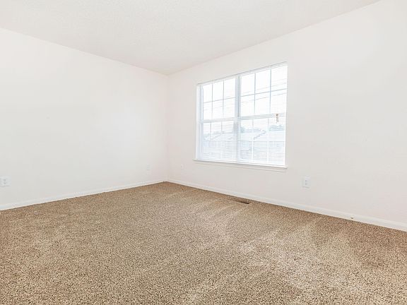 COMFORTABLE BEDROOM IN MURFREESBORO, TN APARTMENT FOR RENT