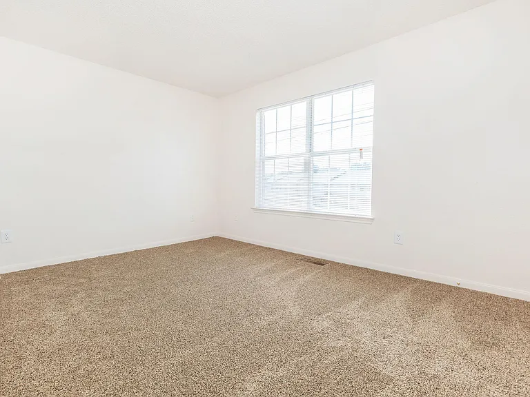 COMFORTABLE BEDROOM IN MURFREESBORO, TN APARTMENT FOR RENT
