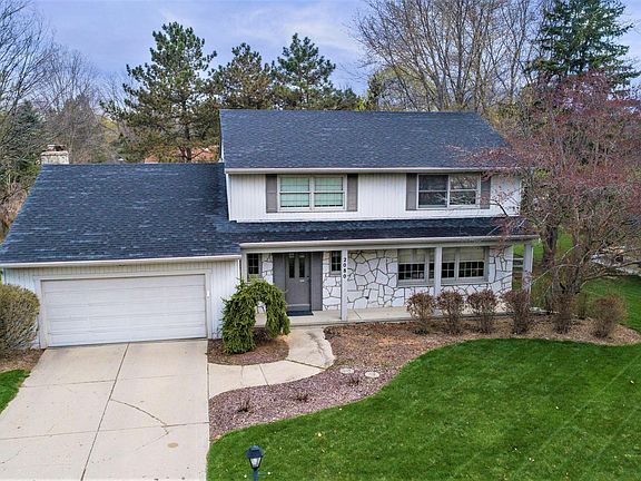 3rd image of 2080 Tamarack Dr