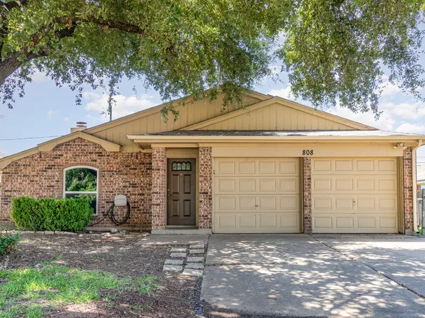808 Carrington Dr, Arlington, TX 76001