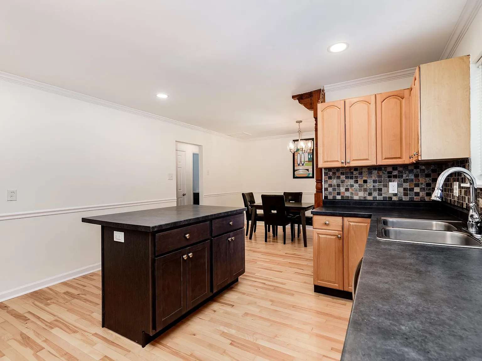 4 bed, 2900 sqft, $4,500 — Photo 3