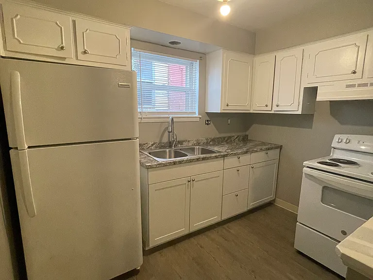 615 W Prairie Ave #2 — Photo 2