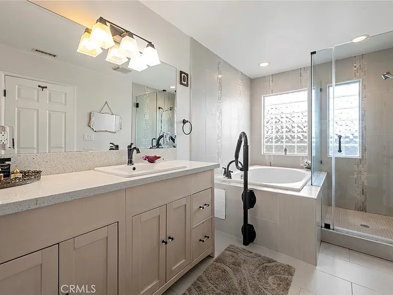 5231 Glasgow Way — Photo 14