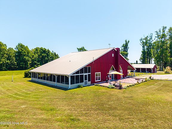 3rd image of 158 Blue Heron Boulevard