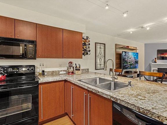 2nd image of 11229 NE 128th St #302