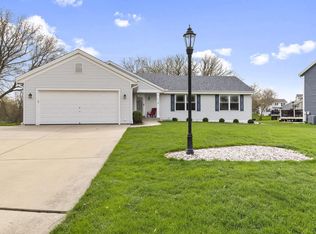 773 Barrington Ct, Pewaukee, WI 53072