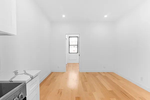 Rented by Compass | media 10