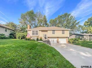1118 Surrey Rd, Papillion, NE 68046