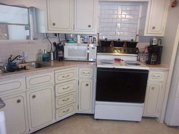 4th image of 814 E Colonial Cir