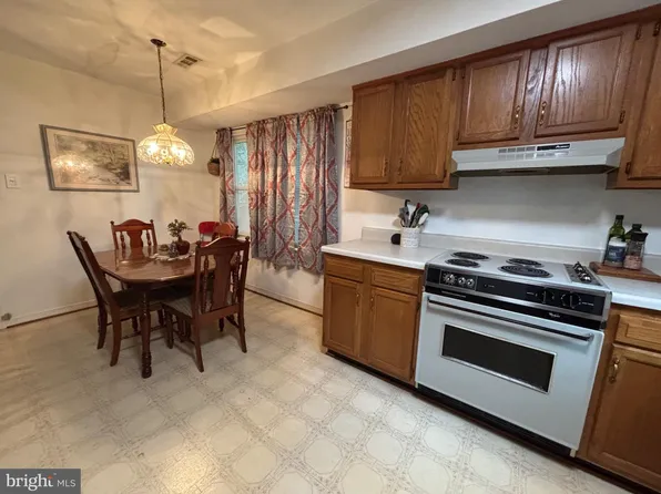 9728 Country Way Rd, Glen Allen, VA 23060