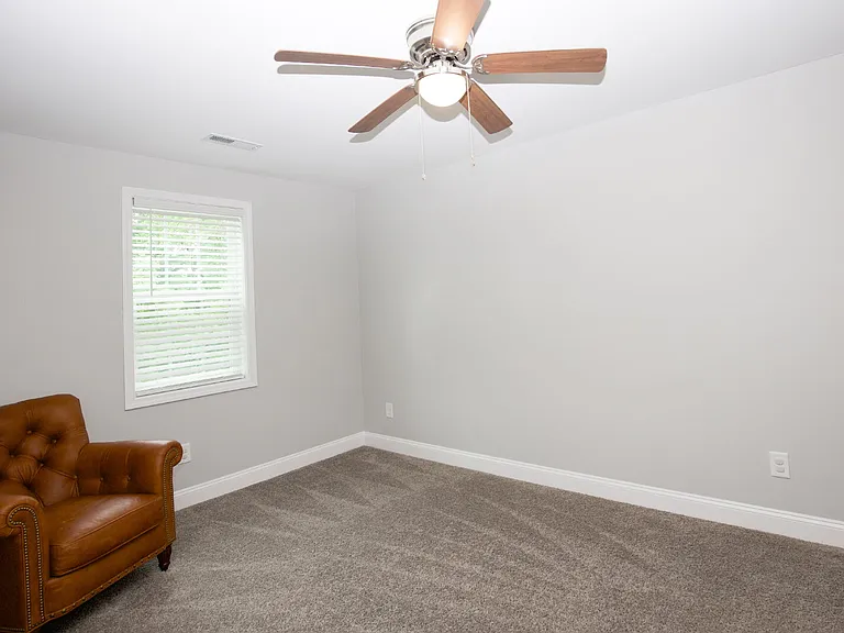 704 Pinecrest St — Photo 26