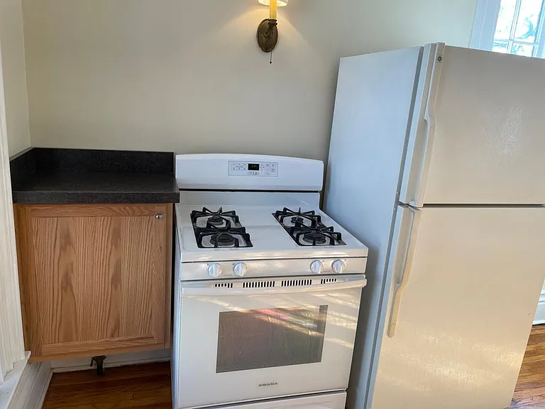 423 Crescent St NE #2 — Photo 8