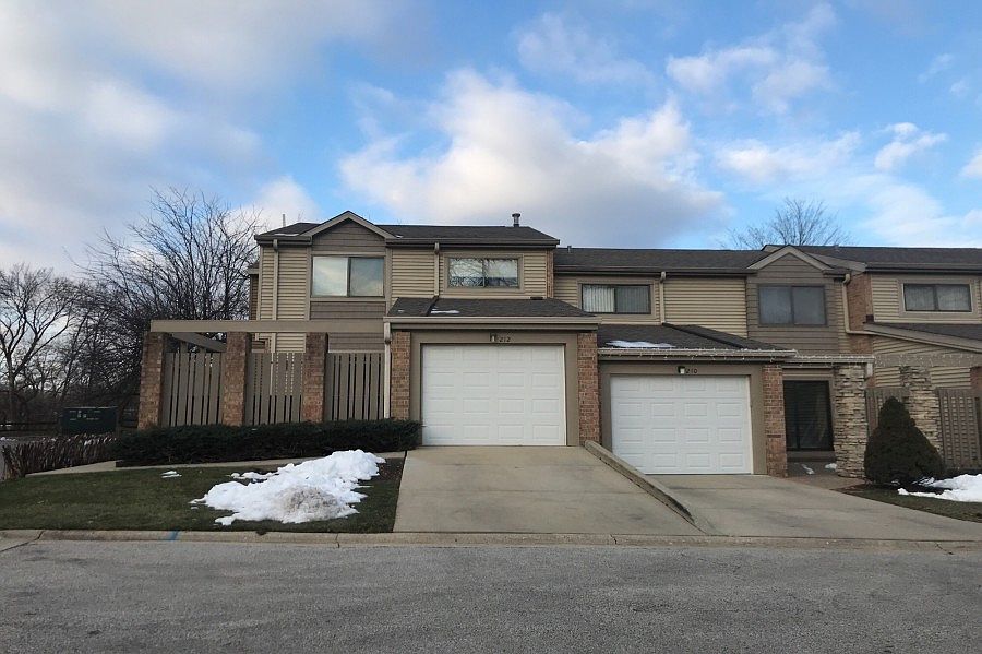 1st image of 212 W Fairmont Pl