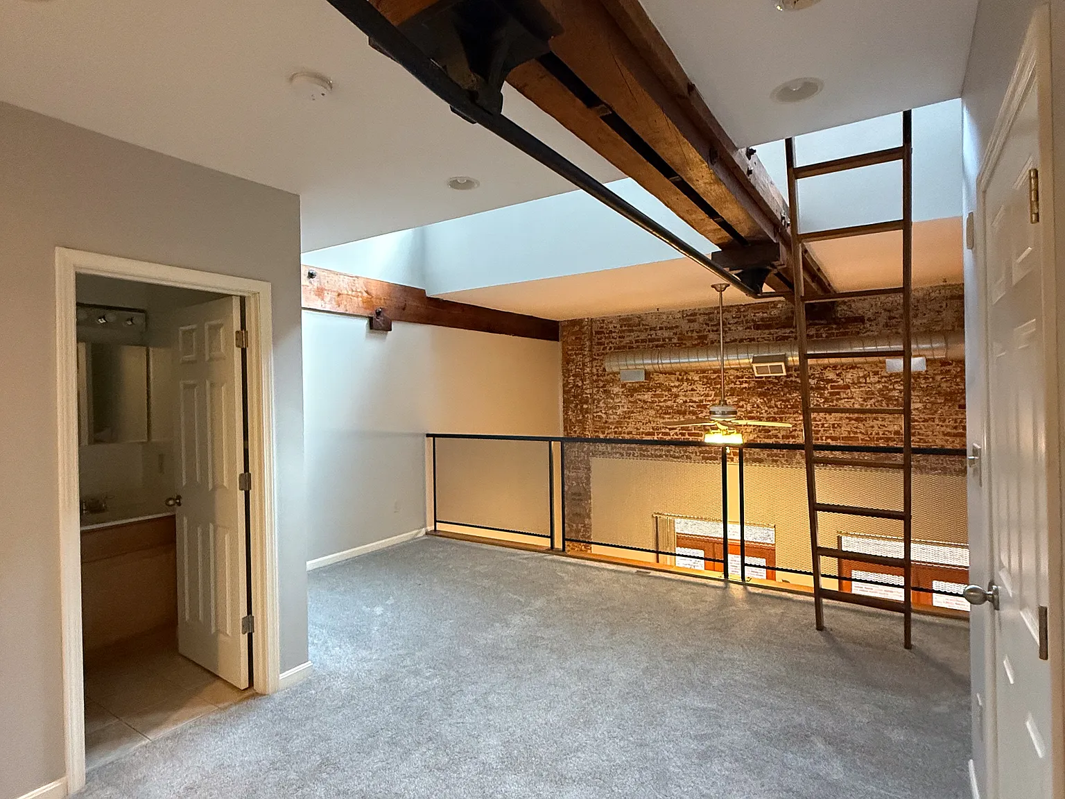 325 W 5th St — Photo 3