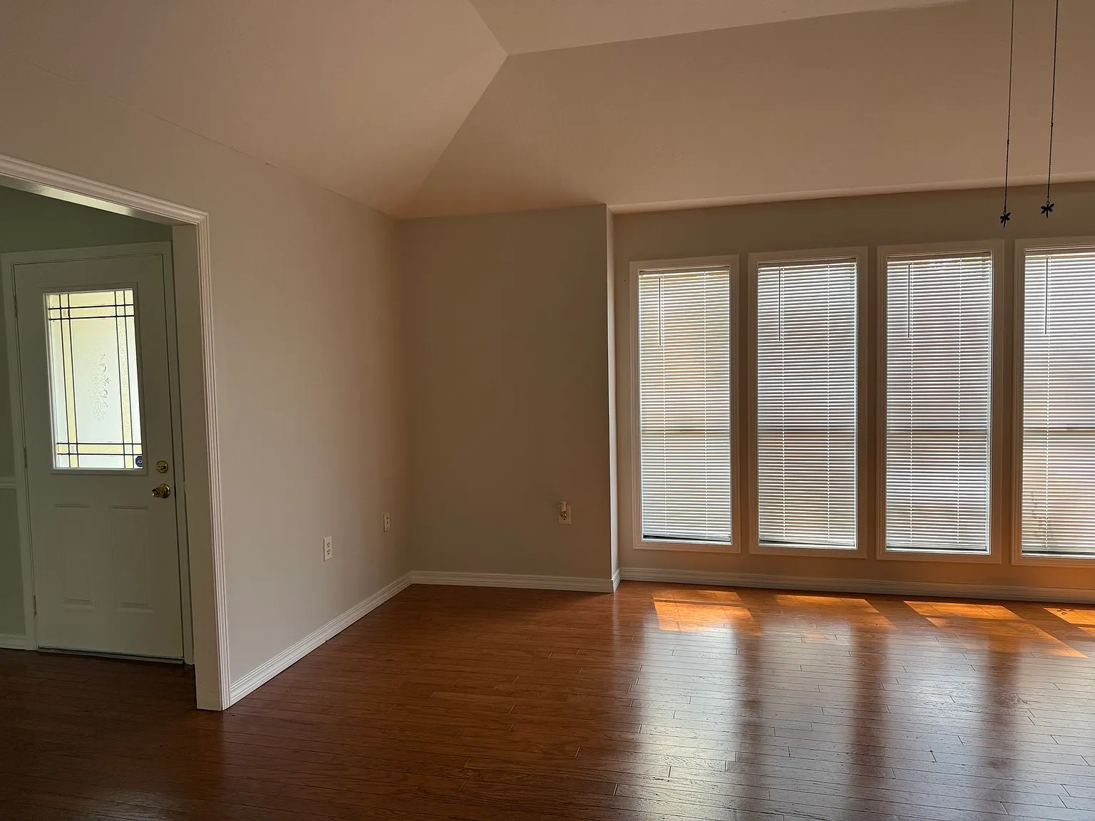 3 bed, 2463 sqft, $1,950 — Photo 4