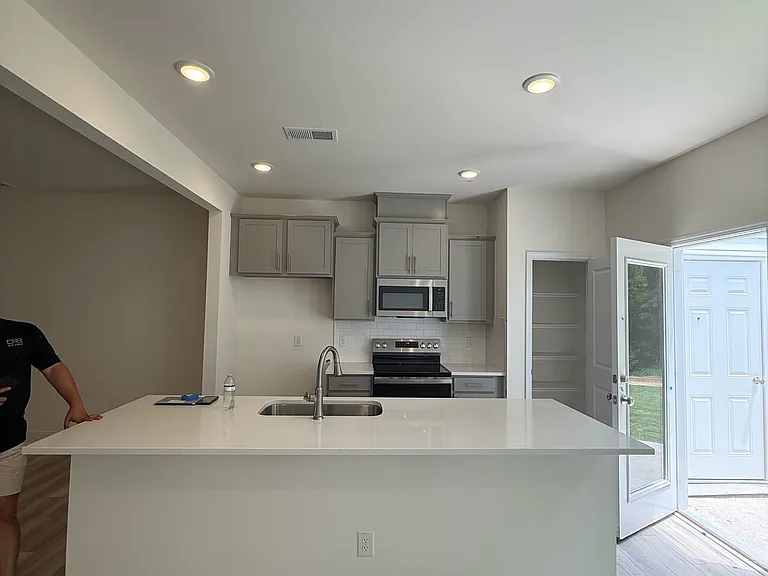 34 Anastasia St — Photo 4