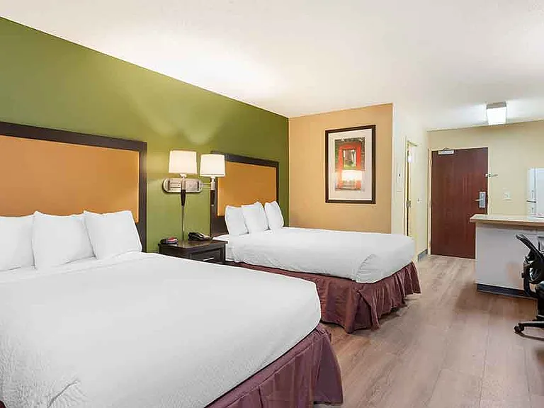 Studio Suite - 2 Full Beds
