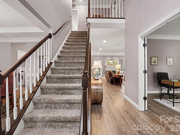 5th image of 6202 Greengate Ln