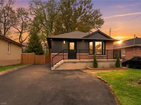 374 E 13th St, Hamilton, ON L9A 4A1