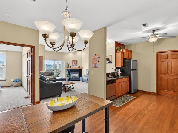 230 Hilldale DRIVE #1304, Hartford, WI 53027